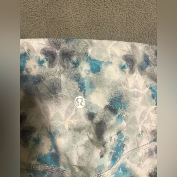 Lululemon Biker shorts - Picture 4 of 4